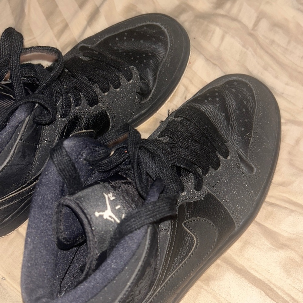 Black Nike Air Force (creased)